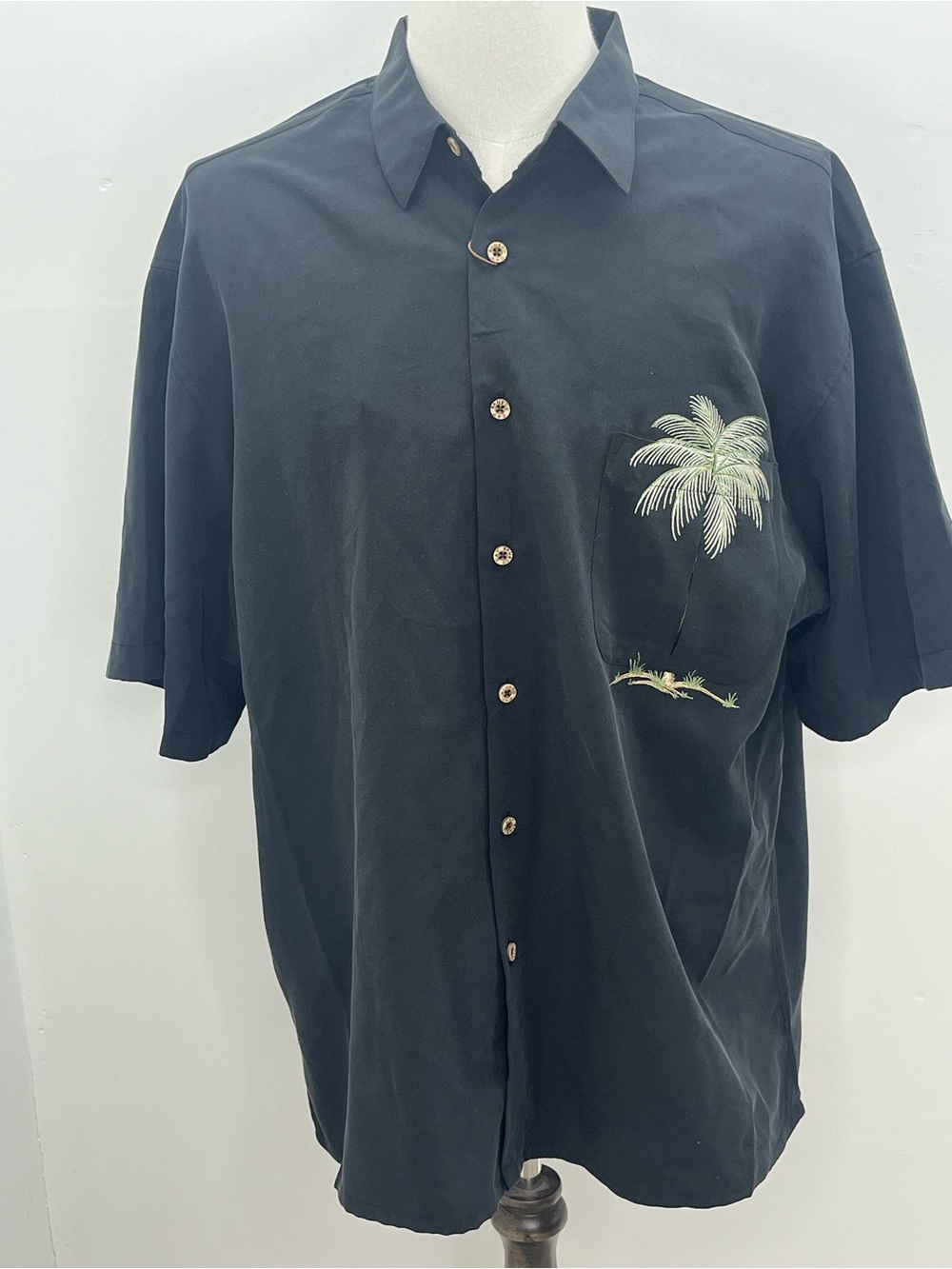 Bamboo Cay Men’sBlack Embroidered Palm Tree Short Sleeve Button Down Shirt XL